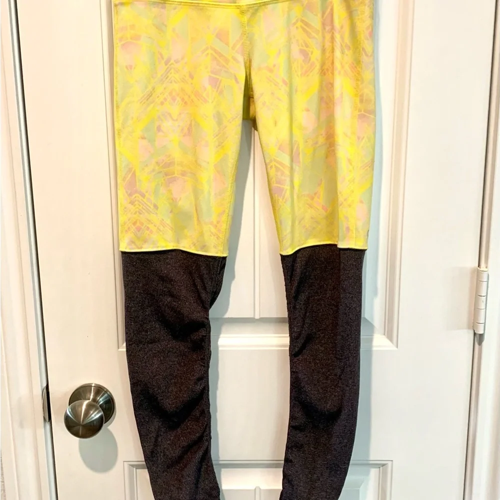 ALO YOGA Goddess Ruched Full Leggings Length Yellow Geometric Print Womens Sz XS
